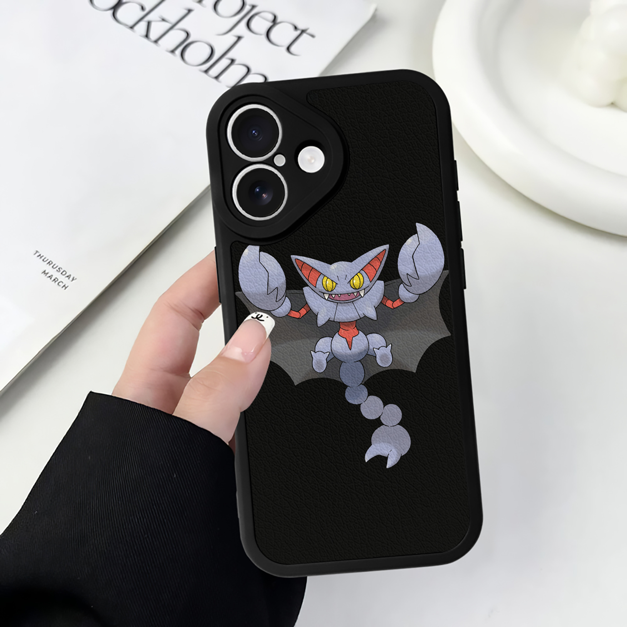 （画像用） ポケットモンスター Pokémon 【iPhone 16シリーズ対応】シリコンスマホケース（レザー調） 材質：シリコン